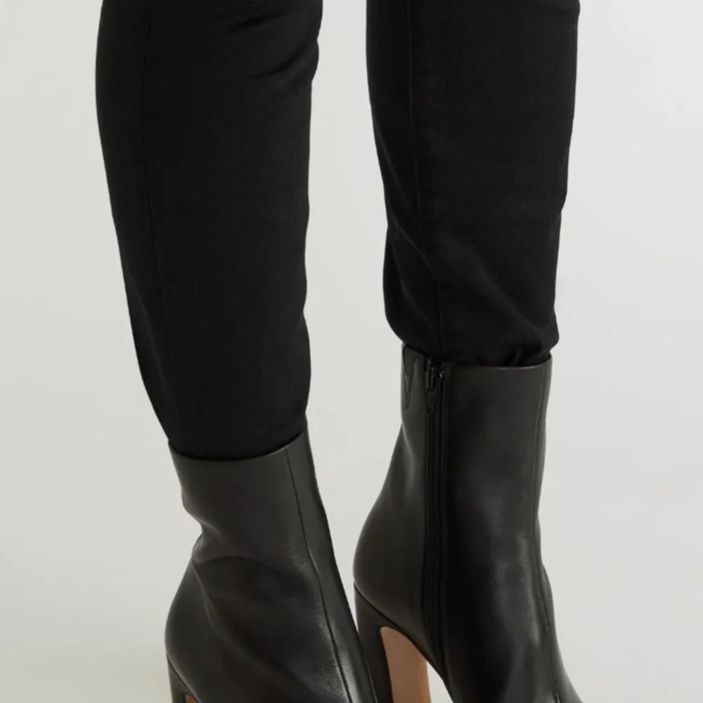 Steve Madden Black and White Heeled Boots - Picture 4 of 12